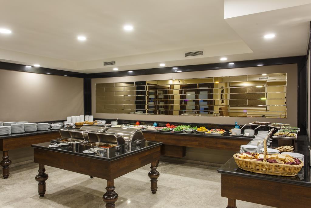 Antroyal Hotel Анталия Екстериор снимка