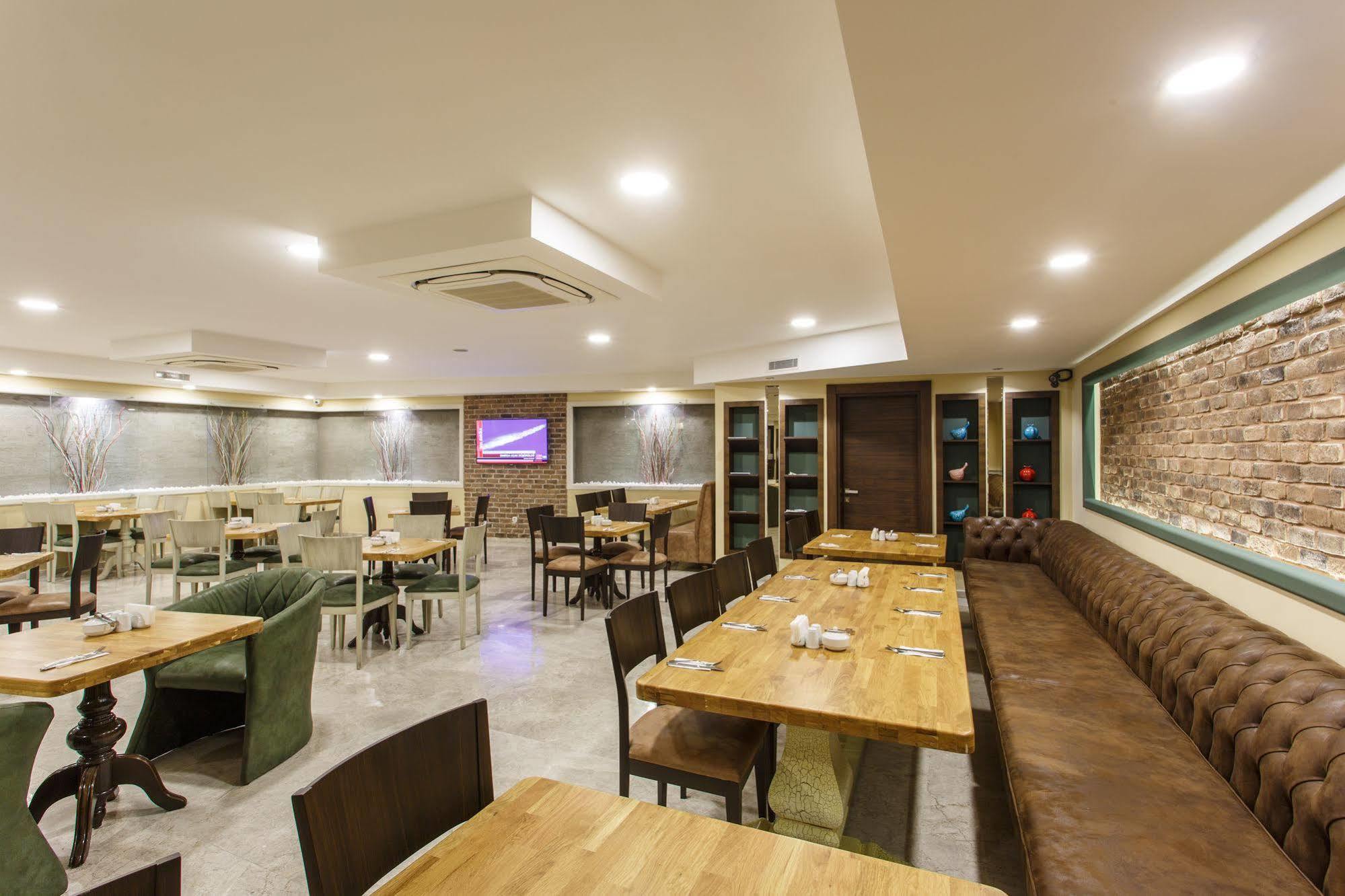 Antroyal Hotel Анталия Екстериор снимка