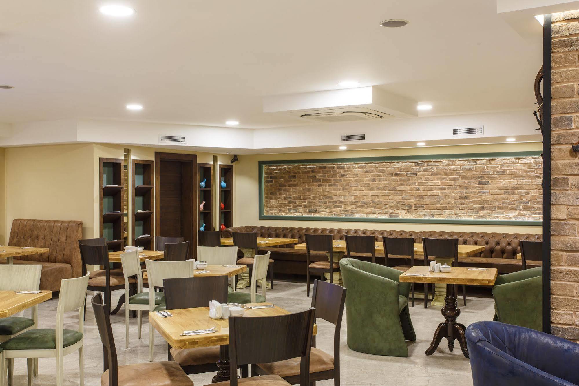 Antroyal Hotel Анталия Екстериор снимка