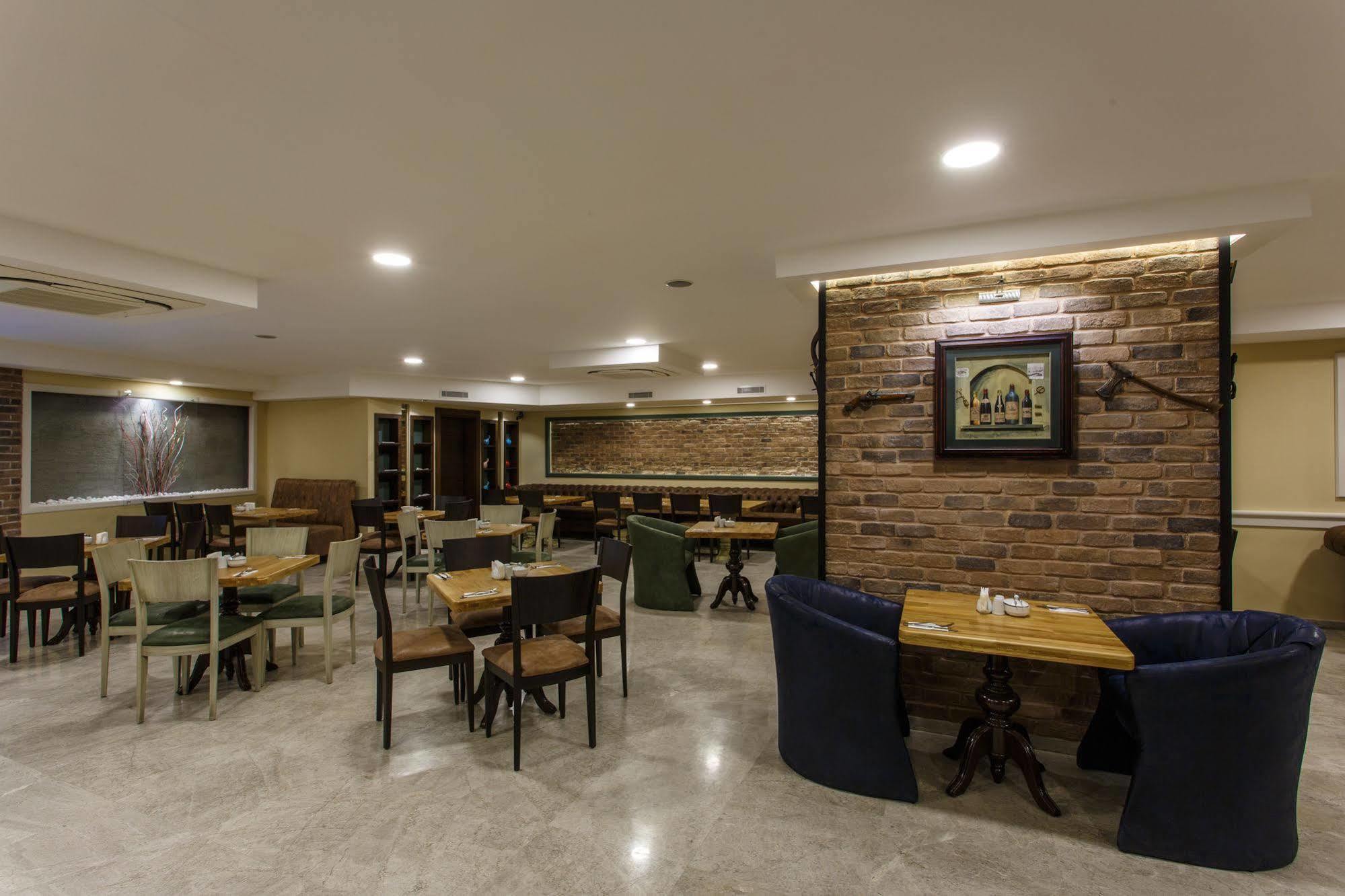 Antroyal Hotel Анталия Екстериор снимка