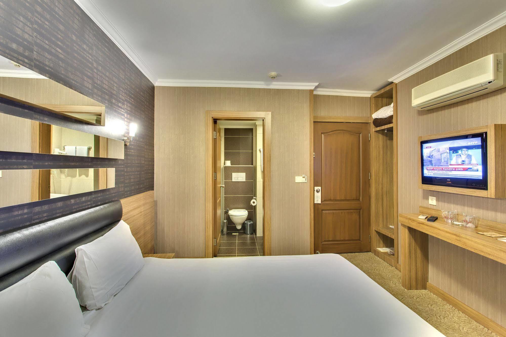 Antroyal Hotel Анталия Екстериор снимка