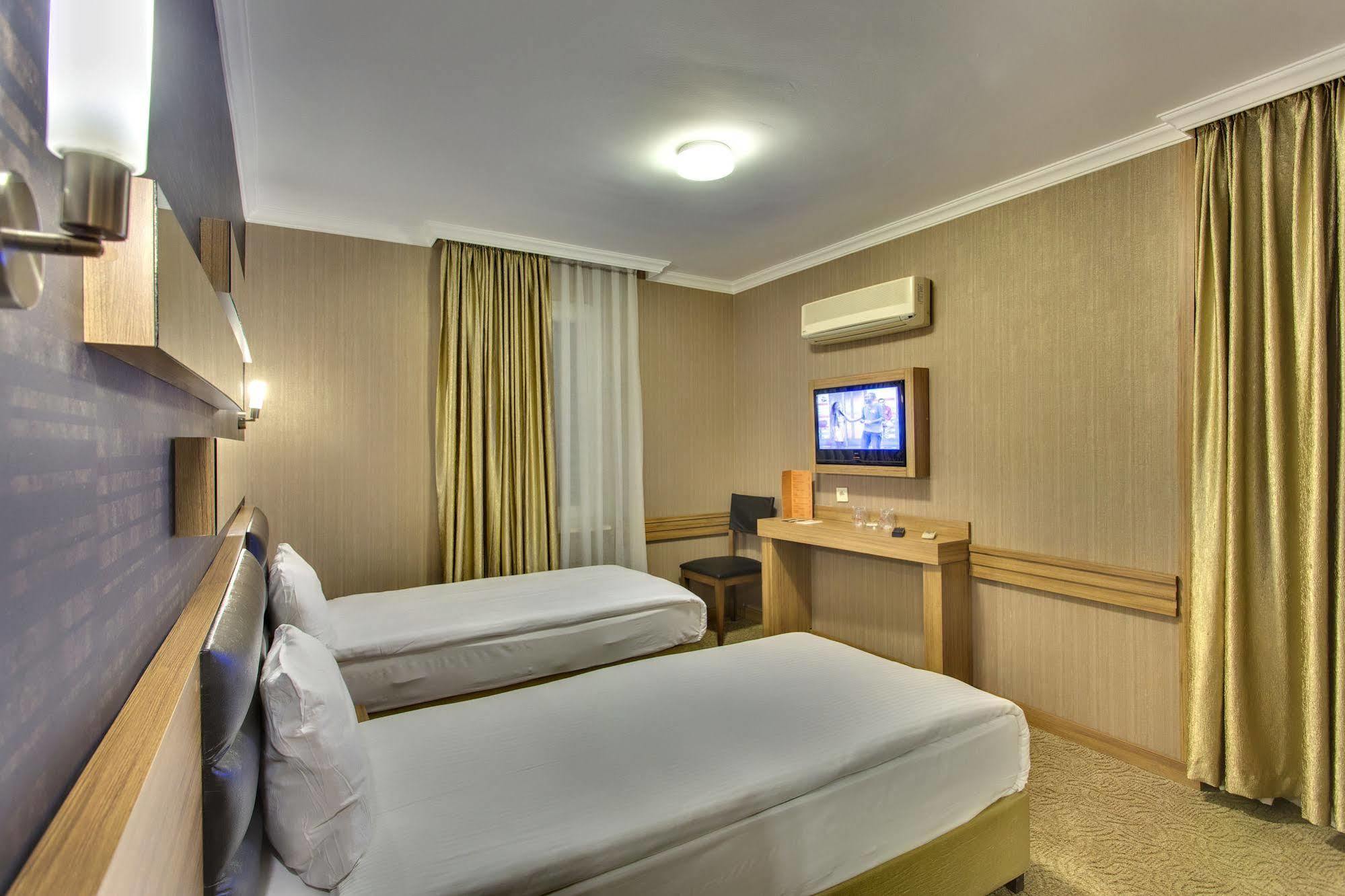 Antroyal Hotel Анталия Екстериор снимка