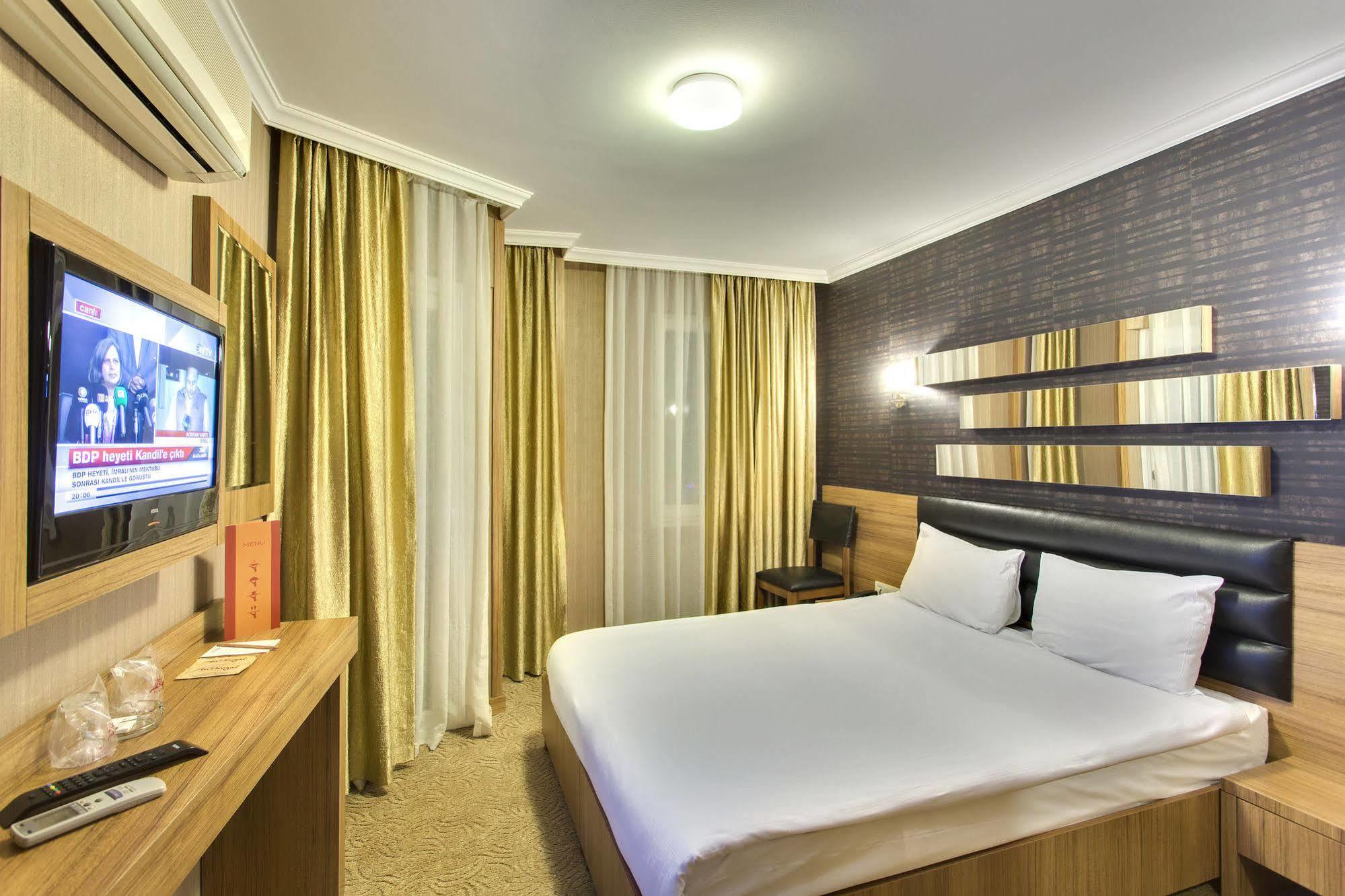 Antroyal Hotel Анталия Екстериор снимка